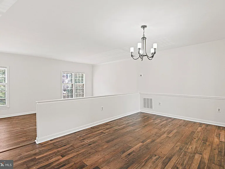 2885 Kelly Sq — Photo 4