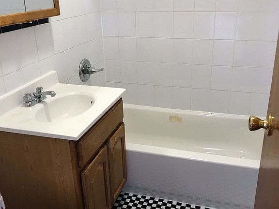 5th image of 555 E 21st St APT 5E