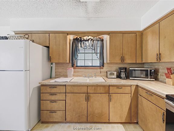 3rd image of 316 Johnson St