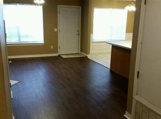 984 W Peachtree Dr, Fayetteville, AR 72703