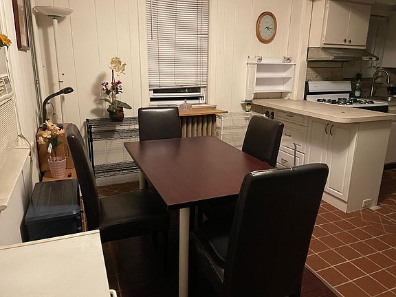 3rd image of 23 Hillcrest Ave