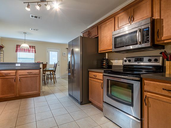 2nd image of 913 Bens Dr
