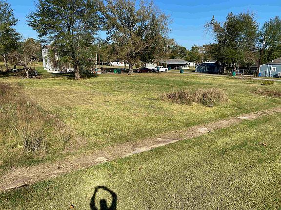 2nd image of Yoakum Ave