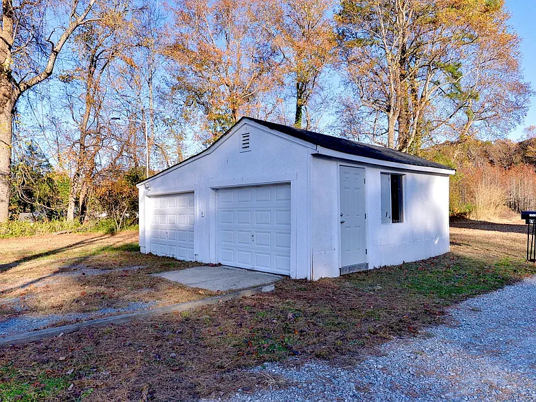 7331 Farmers Dr — Photo 26