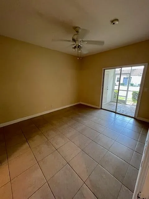 3 bed, 1156 sqft, $2,300 — Photo 4