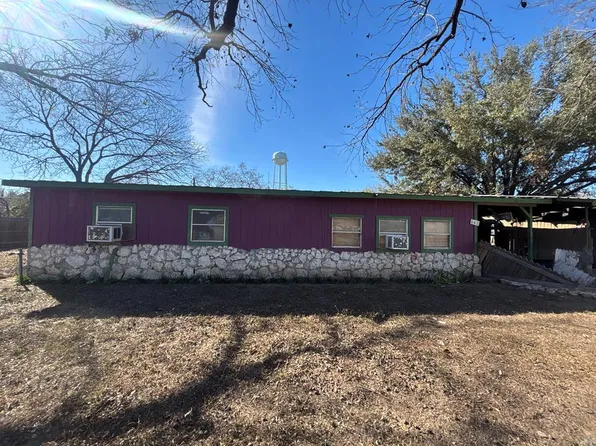663 2nd St, Quemado, TX 78877