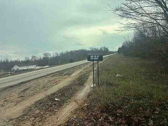 2nd image of 992 State Highway 142 E