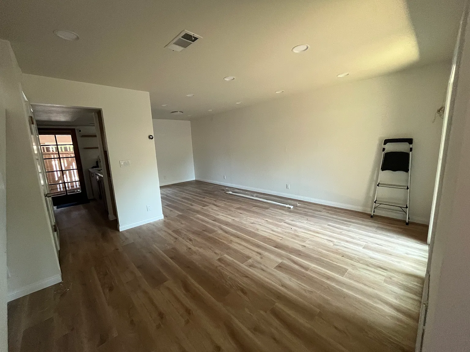 2 bed, 1.5 bath, 976 sqft, $3,600 — Photo 1