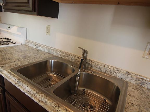 New Sink with Pull-Out Faucet