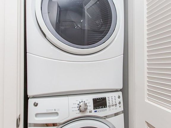 2nd image of 1008-12 W 18th Pl Unit 205