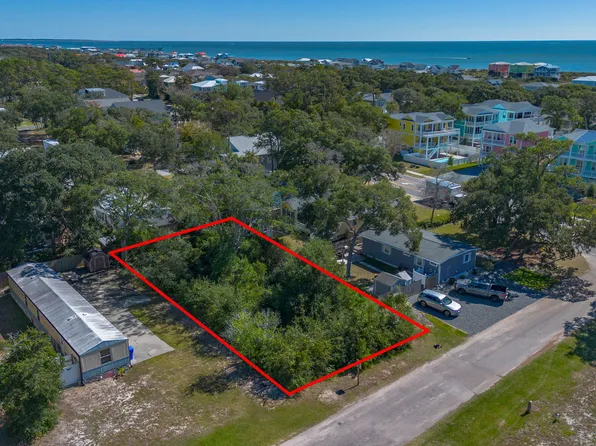 102 NE 66th Street, Oak Island, NC 28465