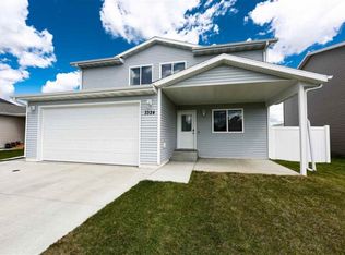3324 20th Ave NW, Minot, ND 58703