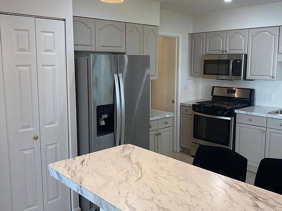 2nd image of 208 Waterford Dr