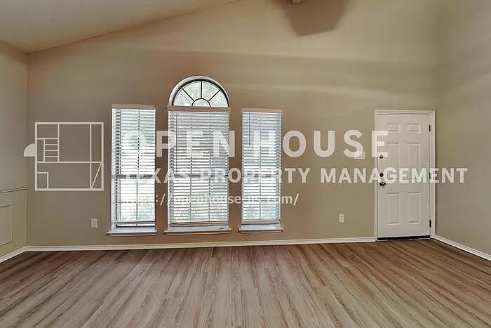 5 bed, 3.0 bath, 2055 sqft, $2,225 — Photo 4
