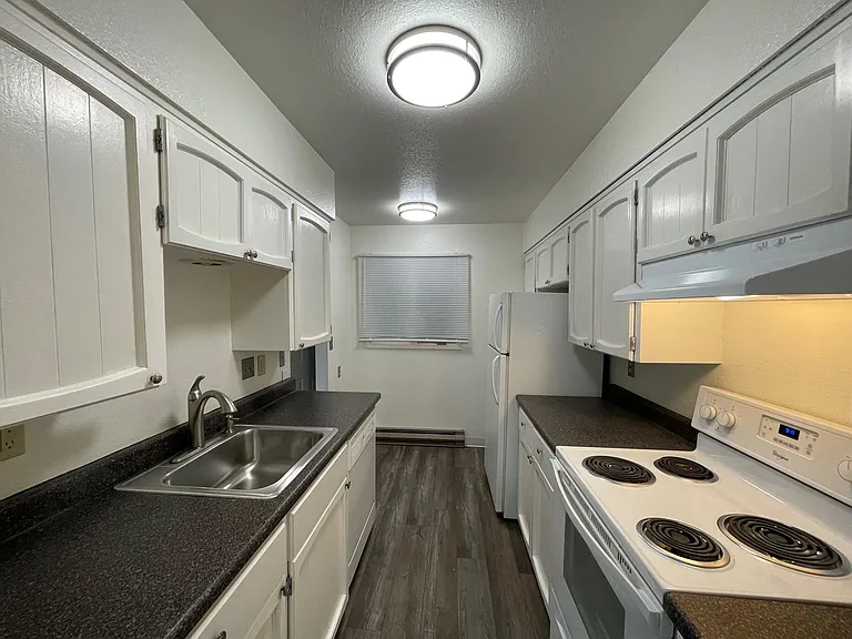 1004 E South St #6 — Photo 19