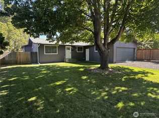 424 SW 3rd St, College Place, WA 99324