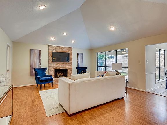 4th image of 4027 Heathersage Dr