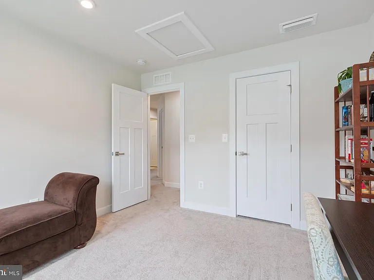 8378 Legacy Cir — Photo 29