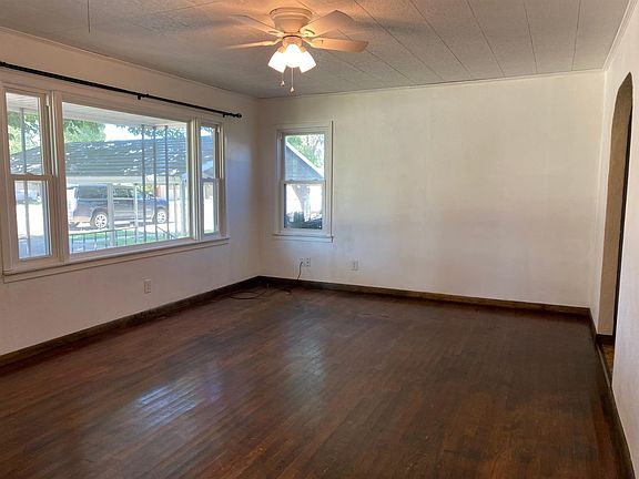 4th image of 1108 N Avenue E