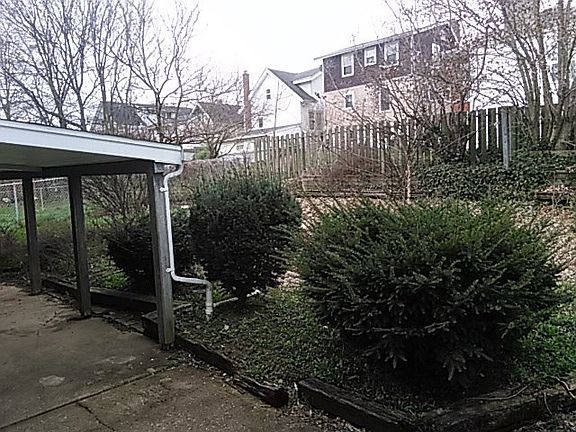 2nd image of 3913 Leslie Ave