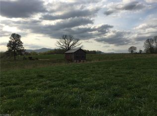 352 Locust Ln, Mount Airy, NC 27030