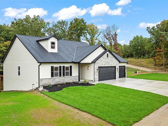 3rd image of 412 Shady Trail Dr