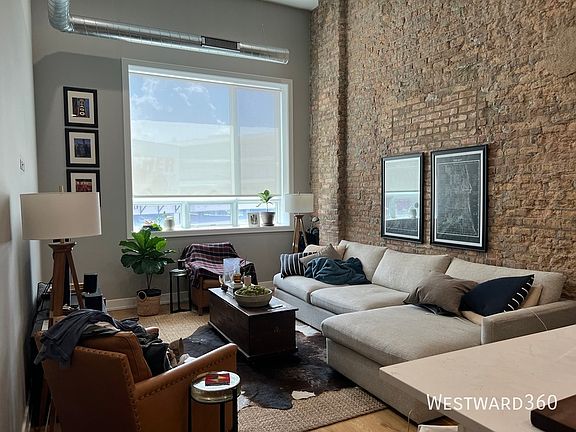4th image of 1470 W Webster Ave #203