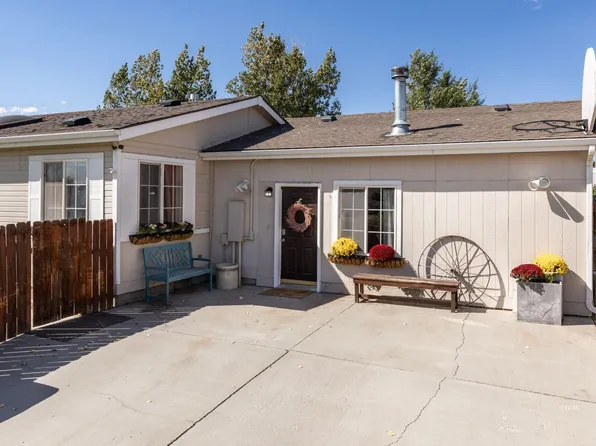 335 Flora Dr, Spring Creek, NV 89815