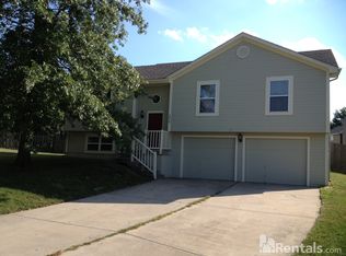 1036 SE Wingate Ct, Lees Summit, MO 64081