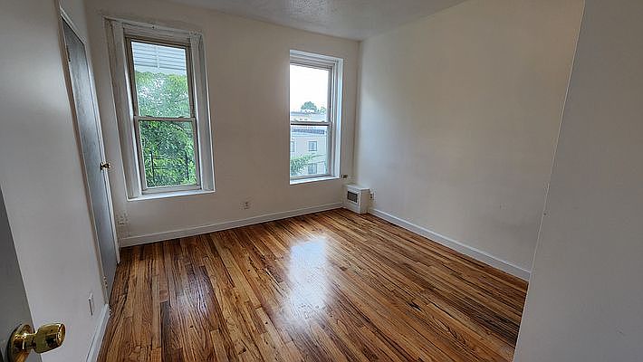 1st image of 227 Marion St #2