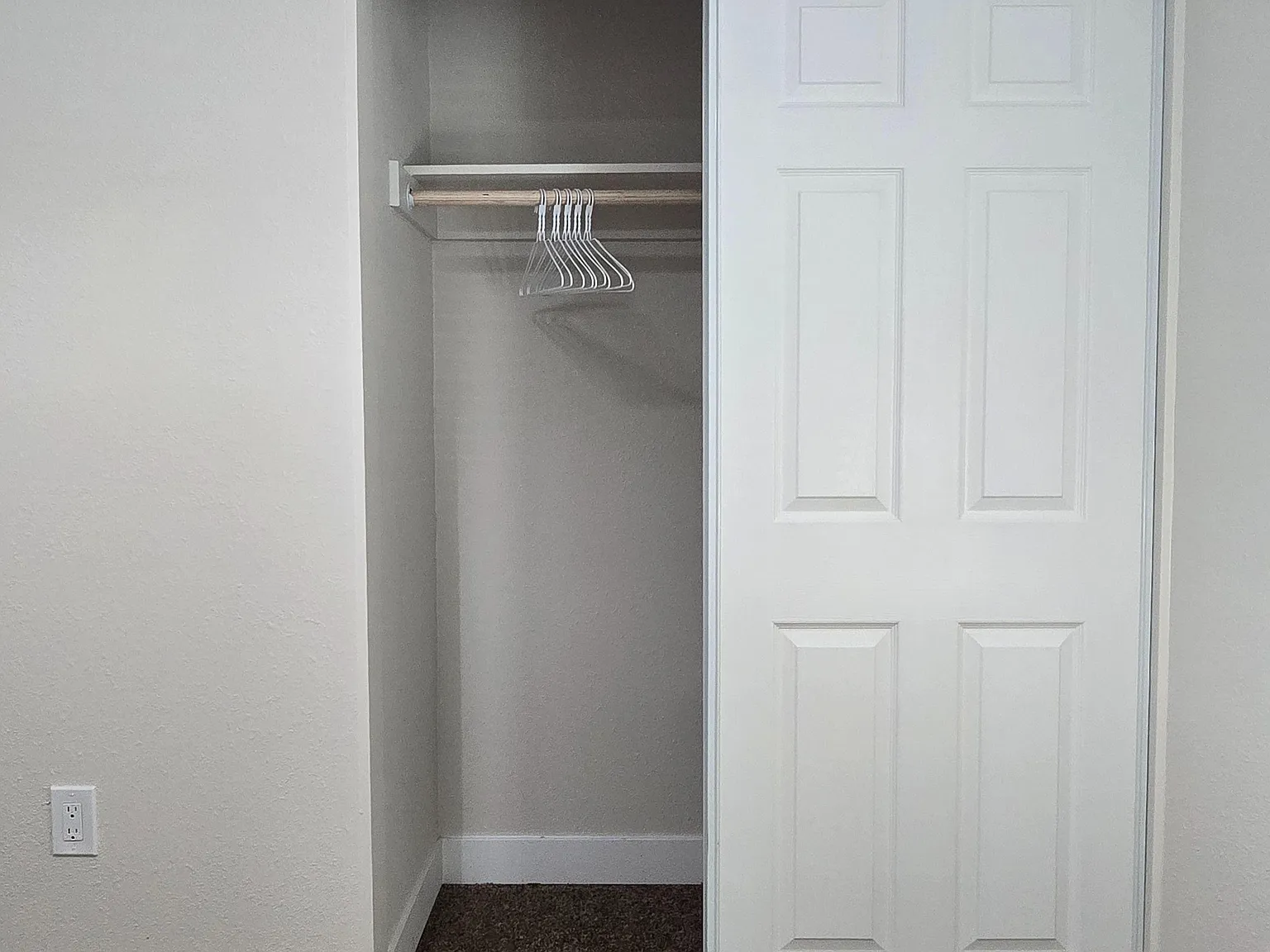 4 bed, 3.0 bath, 2137 sqft, $1,027 — Photo 4