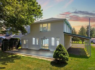 7353 Lakeshore Rd, Cicero, NY 13039