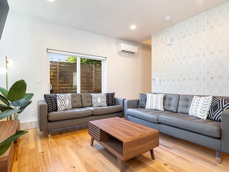 2308B Franklin Ave E — Photo 42