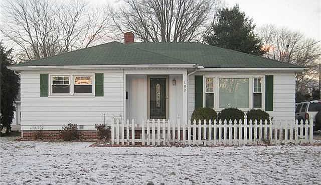 1st image of 102 Birch Dr