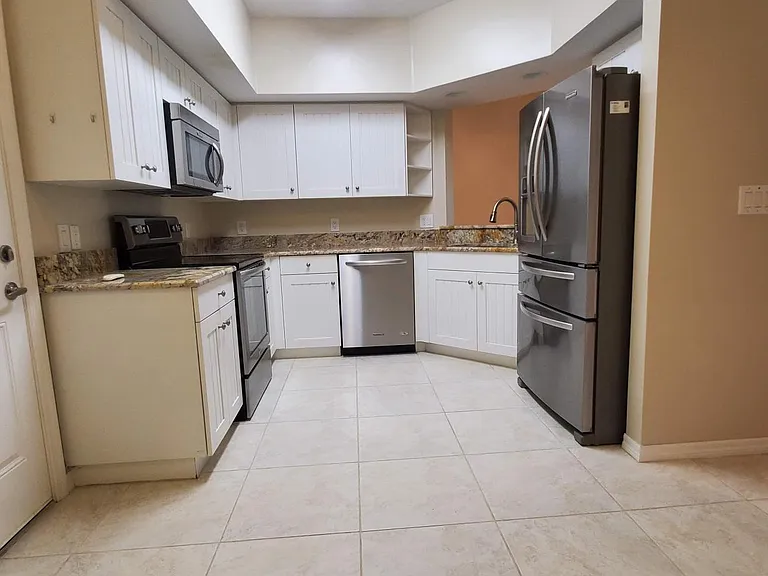 5421 Admiral Way — Photo 19