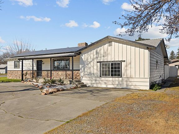 3rd image of 488 Chestnut St