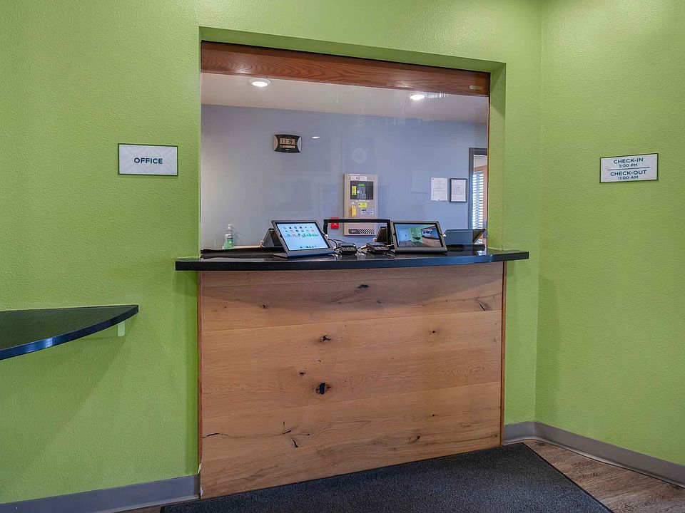 Lobby and Guest Check-in