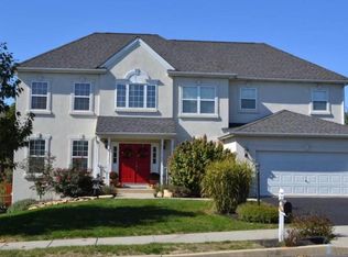35 Summer Hill Dr, Gilbertsville, PA 19525