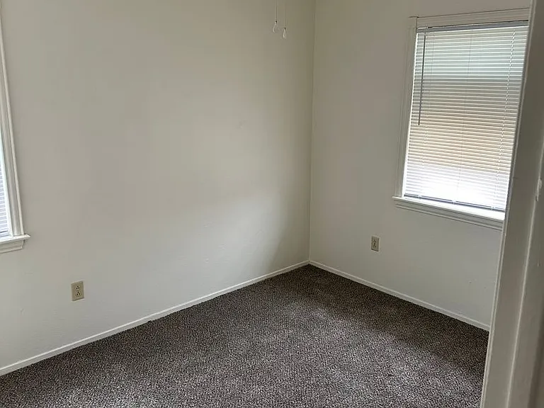 1041 Presidio Dr — Photo 7