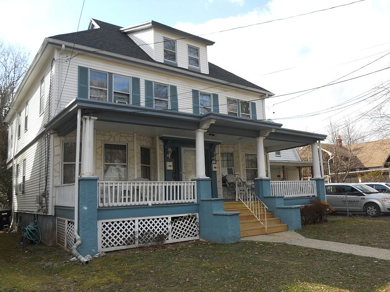 2nd image of 766 Woodland Ave