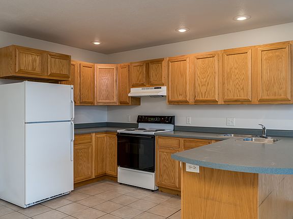 3rd image of 637 S Aspen Ct #637