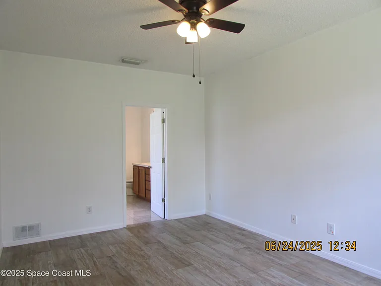 4192 Collinwood Dr — Photo 6