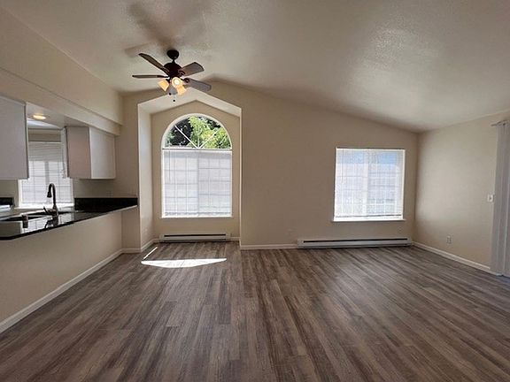 2nd image of 5684 Eagle Pkwy APT 3