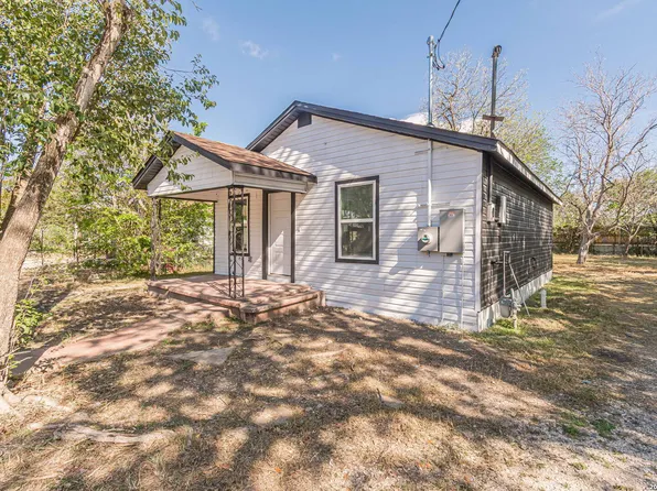 524 Avenue B, Seguin, TX 78155