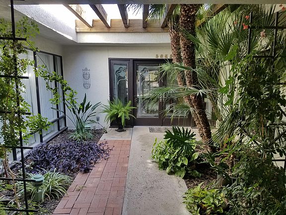 3rd image of 7564 N Palm Cir