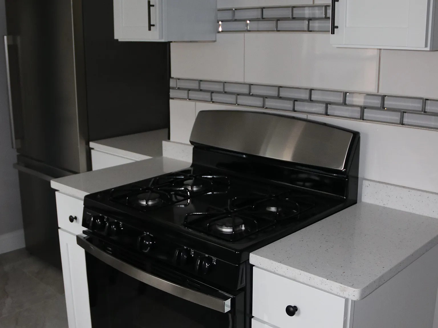 2 bed, 9999 sqft, $3,235 — Photo 3
