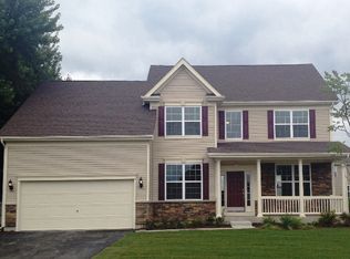 404 Yolane Dr, Sugar Grove, IL 60554