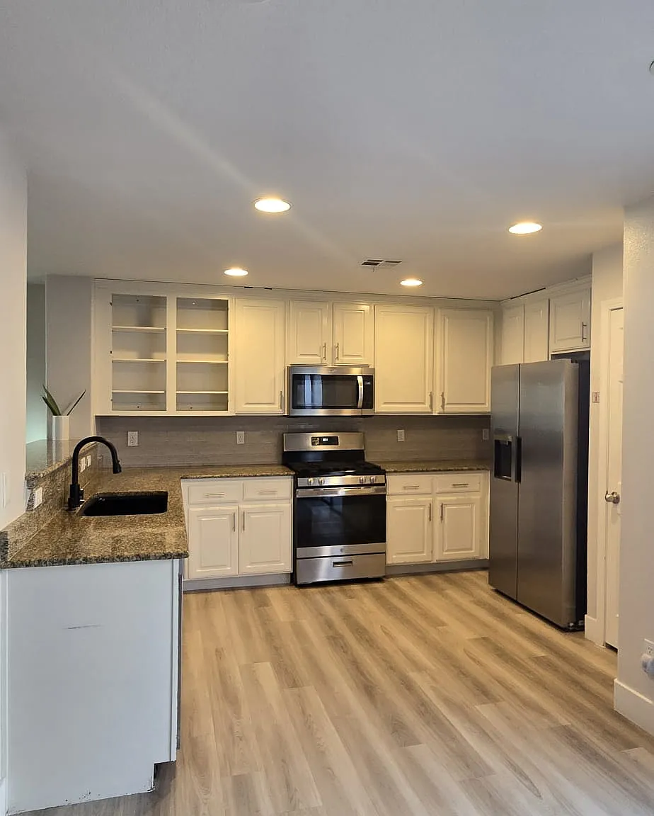4 bed, 2.5 bath, 1956 sqft, $2,350 — Photo 2