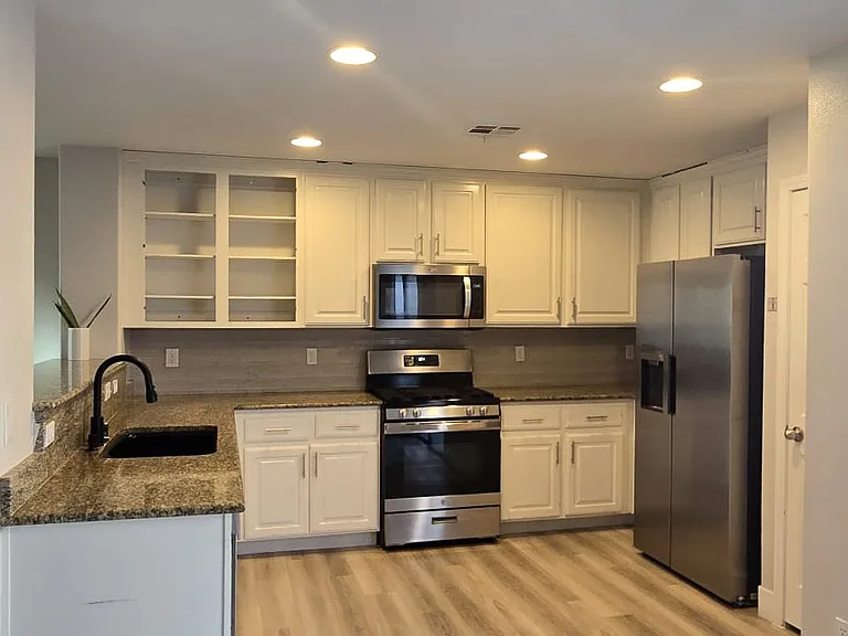 8264 Wildwood Glen Dr — Photo 2