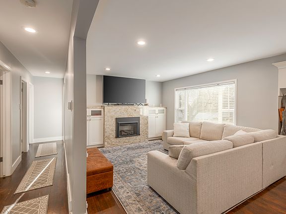 Living Room & Hallway to bedrooms